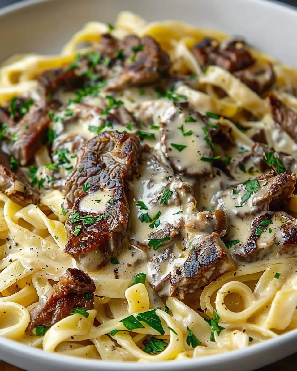 Creamy Steak Pasta: Indulgent Garlic Delight with Turkey Bacon